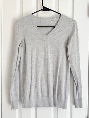 Women’s Light Gray V-Neck Sweater — Lightweight Knit